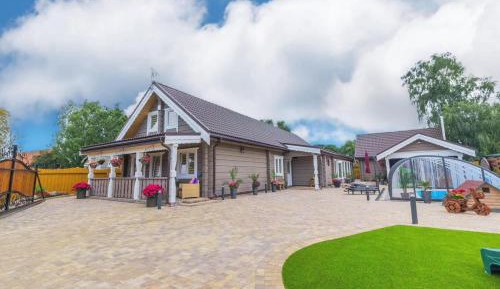 Seven-Bedroom Holiday Home