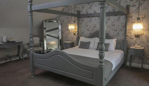 Suite with Lake View