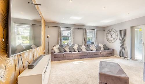 Five-Bedroom Holiday Home