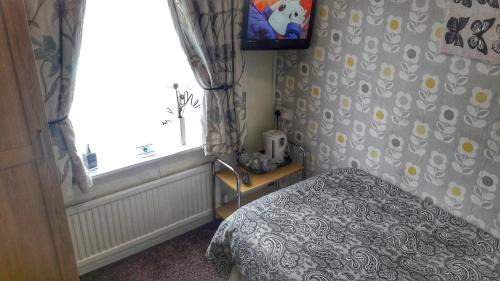 Single Room with Shared Bathroom