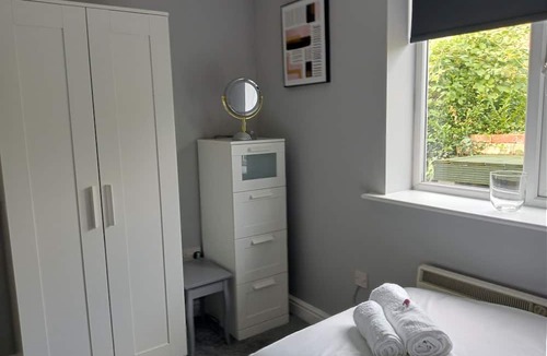 Acomb Apartment | Beautiful and Secluded ,detached Garden Apartment