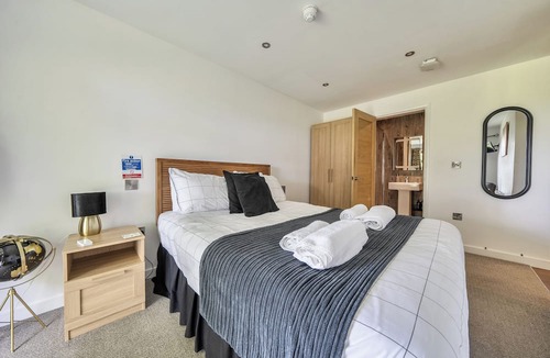 Morcott Apartment | Modern Peaceful Open Plan 1-bed Apartment Rutland