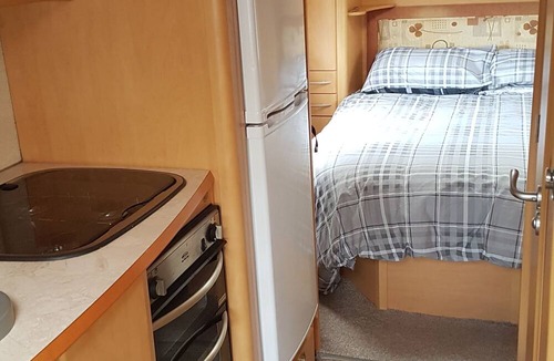 Kneesall Ski Chalet | Lovely Caravan Near Notts and Newark