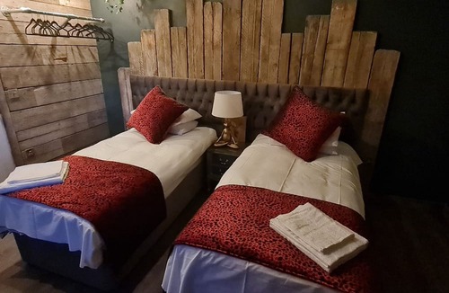 Walkden Hotel | The Waterside Bar Rooms & Restaurant