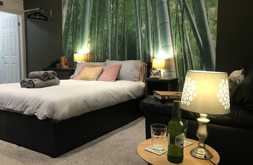 Wigan Apartment | Contemporary 1 bed Studio for Comfy Stay in Wigan