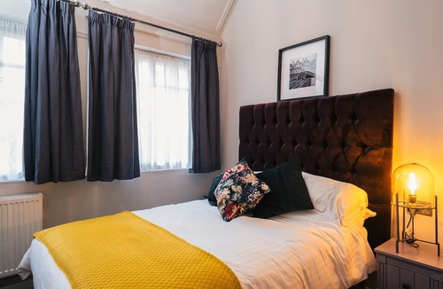 Headington House | The Black Boy