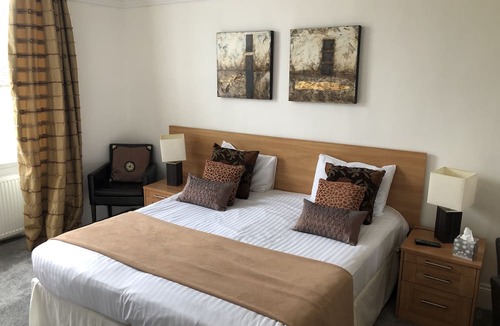 Market Deeping Hotel | The Deeping Stage