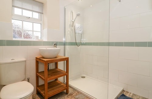 Cottingham Cottage | Wee Woody