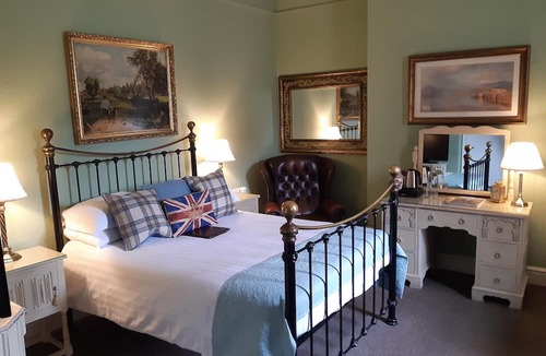 Loughborough House | Holywell Guest House