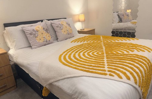 Bradford Apartment | Longstay Family & Contractor, Wi-fi, Discounts