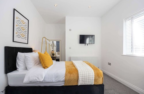 Trafford Apartment | Cosy Apartment in the Heart of Sale