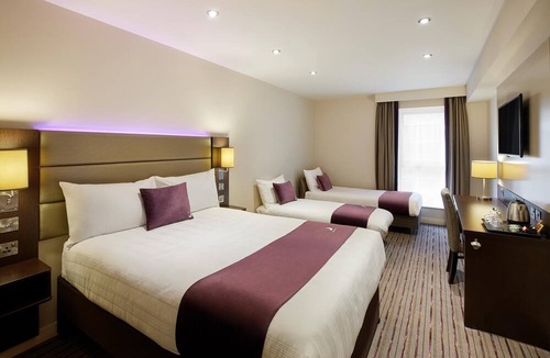Stevenage Hotel | Premier Inn Stevenage North