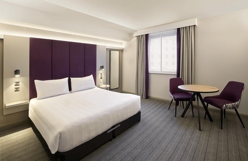 Newark upon Trent Hotel | Premier Inn Nottingham West