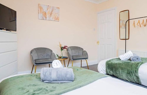Little Hay House | Cosy Birmingham House With 3 Bedrooms