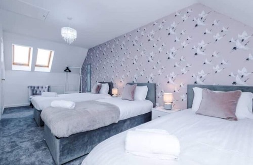 Bury House | Lovely three bed home Manchester