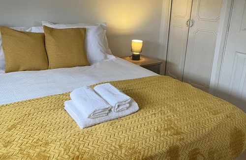 Kettering House | Hive Stays, Sleeps 3, Free Parking, Wifi, Smart Tv