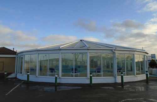 Heacham Cabin | Family Caravan - Sleeps 8 - Pets Ok - Parking