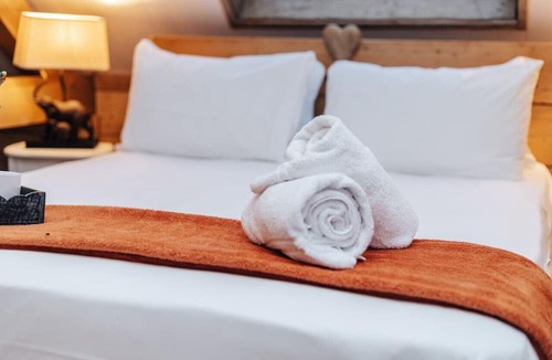 Cuddesdon House | Moonlight Barn - Sleeps 4 guests, Pet friendly
