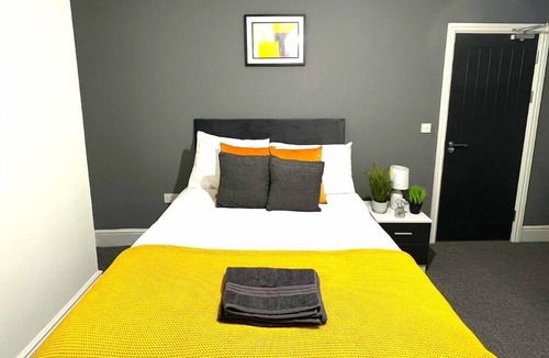 Grimsby House | Chantry Suites by SA Stays
