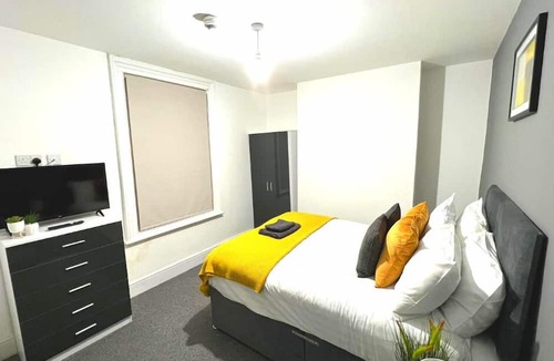 Grimsby House | Chantry Suites by SA Stays