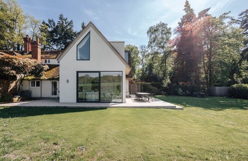 Medmenham House | Wisteria House - Sleeps 10