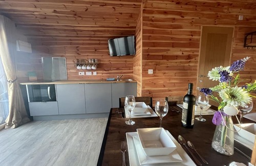 Boston Cabin | Child and Pet Friendly Fishing Cabins on lake side