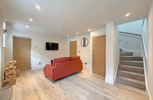 Acomb Apartment | The Stables - Stylish Stay Sleeps 6 and Parking