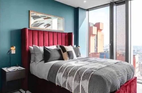 The Westside Apartment | The Mercian 1 XV- 1BDR | STUNNING CITY SKYLINE VIEWS! 24-Hour GYM | CINEMA room