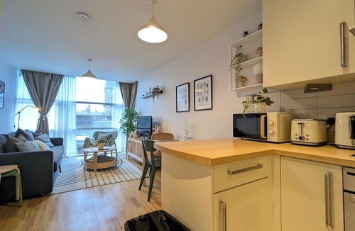 Liverpool Apartment | Welcome to our chic, newly-renovated 1-bedroom apartment in Liverpool City Centre!