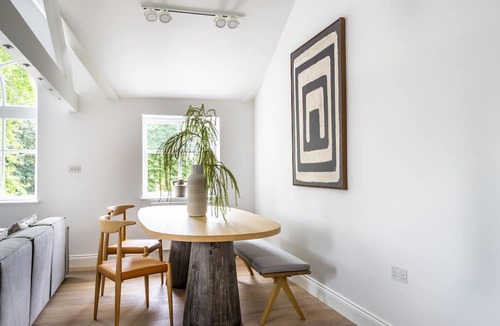 Bootham Apartment | A premium stay that sleeps 4 guests in 2 bedrooms