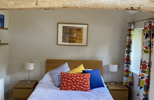 Henley-in-Arden House | Bright two bed cottage in beautiful countryside with log burner.