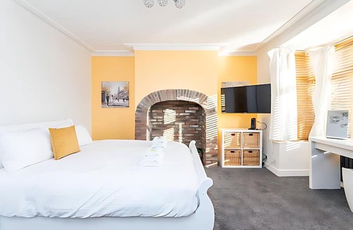 Heworth Apartment | Modern Minimalist 3-Bed Duplex Apartment in York - Pass The Keys
