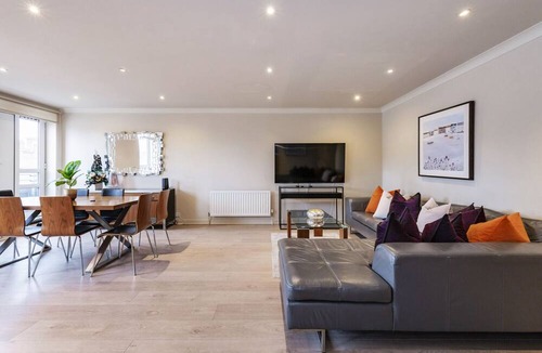 Maida Vale Apartment | Stunning 3-bedroom in the heart of London with parking