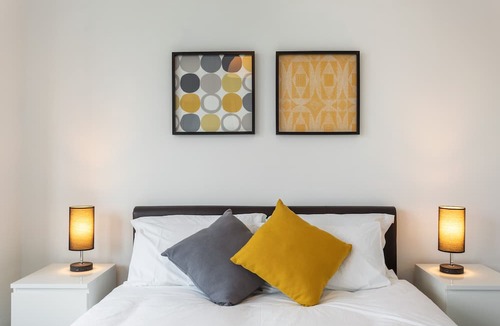 West Bridgford Apartment | Double Basement Room with Free Parking and Wi-Fi