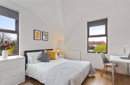 West Bridgford Apartment | Triple En-Suite Room with Free Parking and Wi-Fi