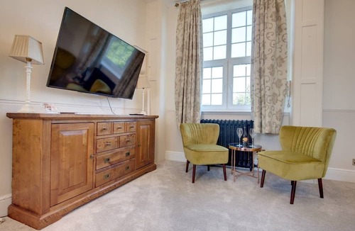 Swinton Apartment | Carnegie Library Shakespeare Apartment 3 bed