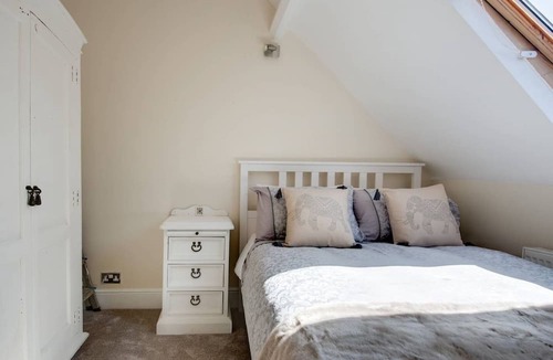 Swinton Apartment | Carnegie Library Shakespeare Apartment 3 bed