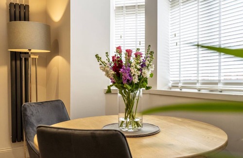 Bootham Apartment | A couples retreat that sleeps 2 guests in 1 bedroom
