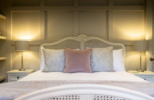 Bootham Apartment | A couples retreat that sleeps 2 guests in 1 bedroom