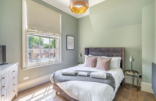 Bootham Apartment | A couples retreat that sleeps 2 guests in 1 bedroom