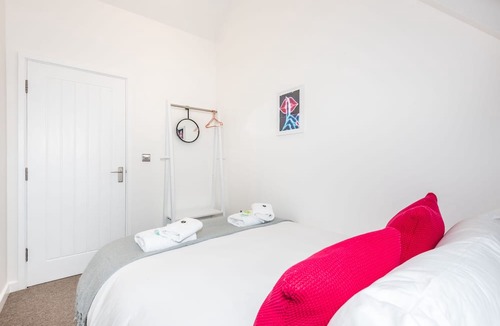 Bootham Apartment | 12 Bootham Court · Stylish Modern 2-Bed Flat in York with Parking - Pass the Keys