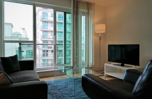 Vauxhall Apartment | Still Life Vauxhall Manhattan One Bedroom Apartment