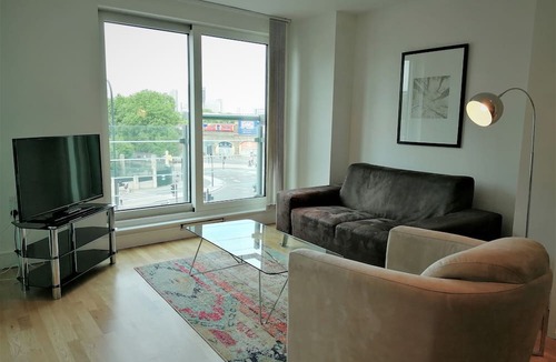 Vauxhall Apartment | Still Life Vauxhall Manhattan One Bedroom Apartment