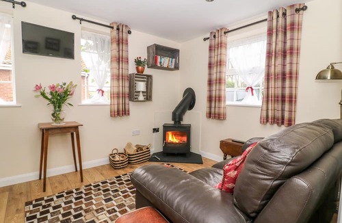 Cottingham Apartment | WEE WOODY, pet friendly, with open fire in Cottingham