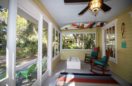 Gulfport House | Peaceful Waterfront Cottage, Steps to Gulfport! Old Oaks Tall Pines Lush Yard.