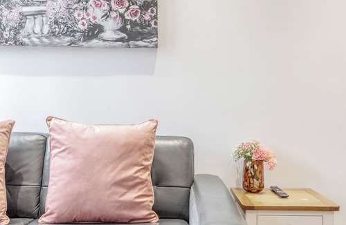 Bayswater Apartment | Bright & Modern 2-Bed Portobello Notting Hill