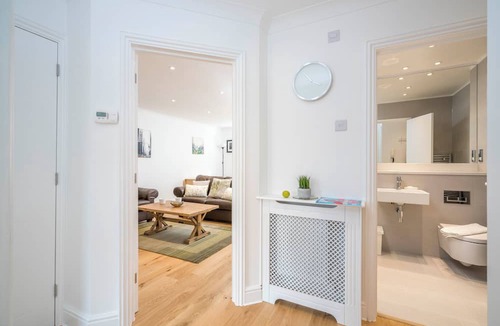Vauxhall Apartment | Urban Retreat in Vauxhall - 2BR Central Stay