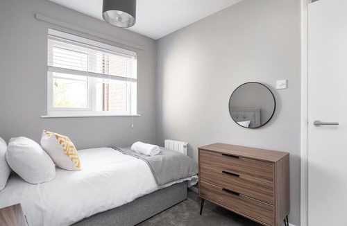 Bedford Apartment | Central Bedford Stay!