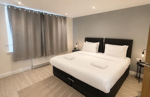 Manchester Apartment | Spacious 2-Bed Apartment Near Heaton Park
