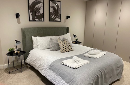Leeds Apartment | Modern 1 bed Flat in Leeds city centre near Arena!